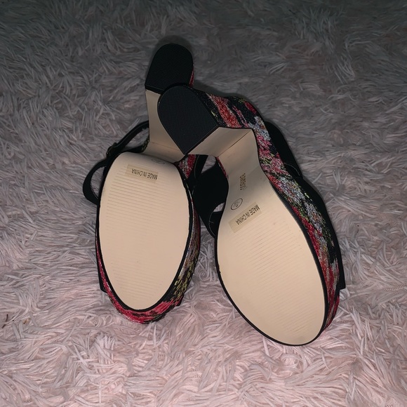 Platform Heels - Picture 6 of 7